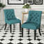 2 chaises de salle à manger - Style contemporain, surpiqûres en losange, accoudoirs inclinés, revêtement, pieds en bois, bleu sarcelle. 2 chaises au design contemporain avec dossier, revêtement en tissu, coloris uni.
