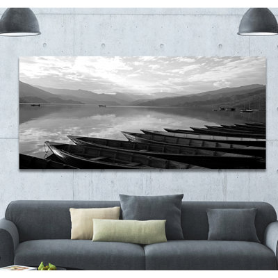 Photographie « bateau lineed on pokhara lake »