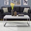 Table basse contemporaine avec cadre en chêne et base de style traîneau