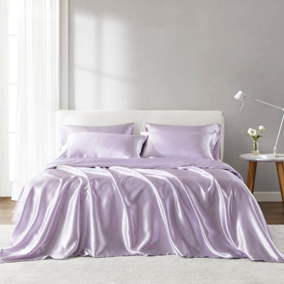 6 grands draps en satin de luxe - froissés, doux et doux, apprivoisent les frisottis pendant le sommeil, ajustés jusqu'à un matelas de 16 po, incluent 1 drap plat, 4 taies d'oreiller