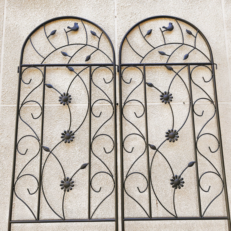 Treillis polyvalent en métal pour les plantes d'extérieur, rehaussant la beauté du jardin