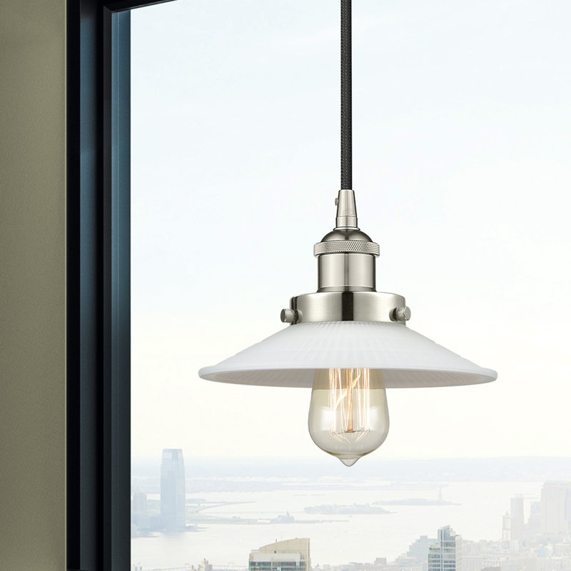 Luminaire suspendu conique à 1 lumière Cahaba, Blanc mat, Nickel poli