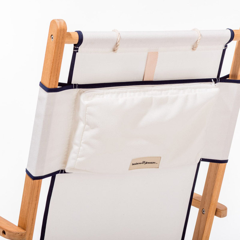 Tommy Chair, Rivie White