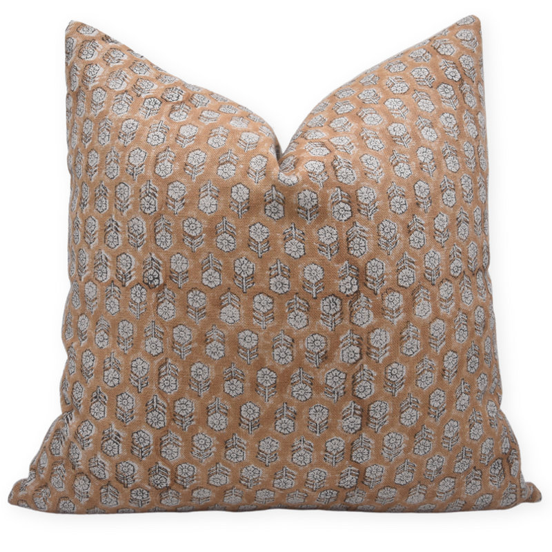 Coussin en lin imprimé à la main par Fabcline, Carré, H 20 po x l 20 po, Blanc / floral orange 2