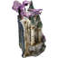 Figurine de château mauve à DEL mauve sur un rocher
