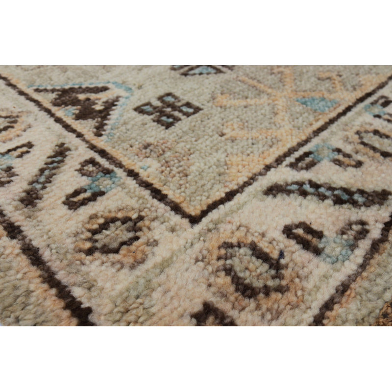 Tapis de couloir beige 2 pi 6 po x 8 pi One-of-a-Kind