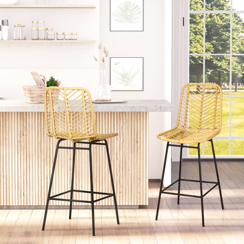 Élégant ensemble de 2 tabourets de bar en rotin, idéal pour les îlots de cuisine et les sièges à hauteur de comptoir, design bohème chic.
