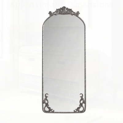 Miroir arqué pleine grandeur avec applique rétro sculptée ornée, suspendue au mur pour un décor rétro de salon et de chambre à coucher
