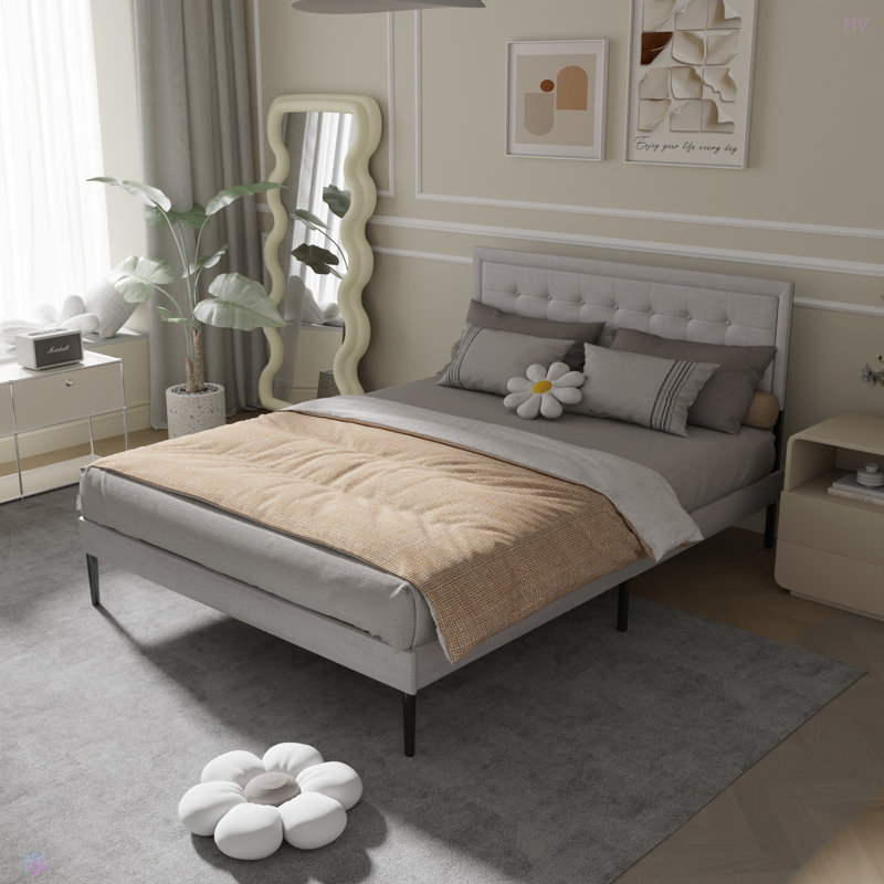 Base de lit plateforme en fer avec support en lattes de bois et tête de lit tapissier