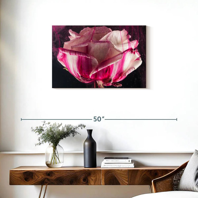Harnek Modern Rose, 20" H x 30" W