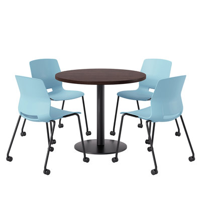 Ensemble repas pour quatre personnes