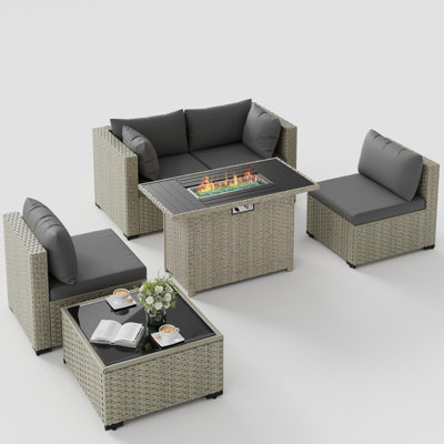 Ensemble de conversation pour patio 5 pièces en rotin avec foyer