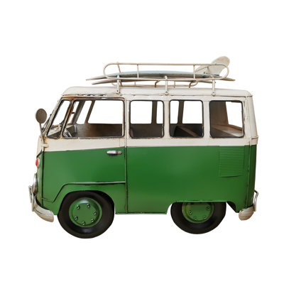 Sculpture Rotan Bus