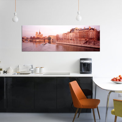 «Waterfront Architecture long the seine, ile de la cite & ile Saint-Louis, Paris, France» par Panoramic Images - Estampe numérique sur toile tendue avec châssis