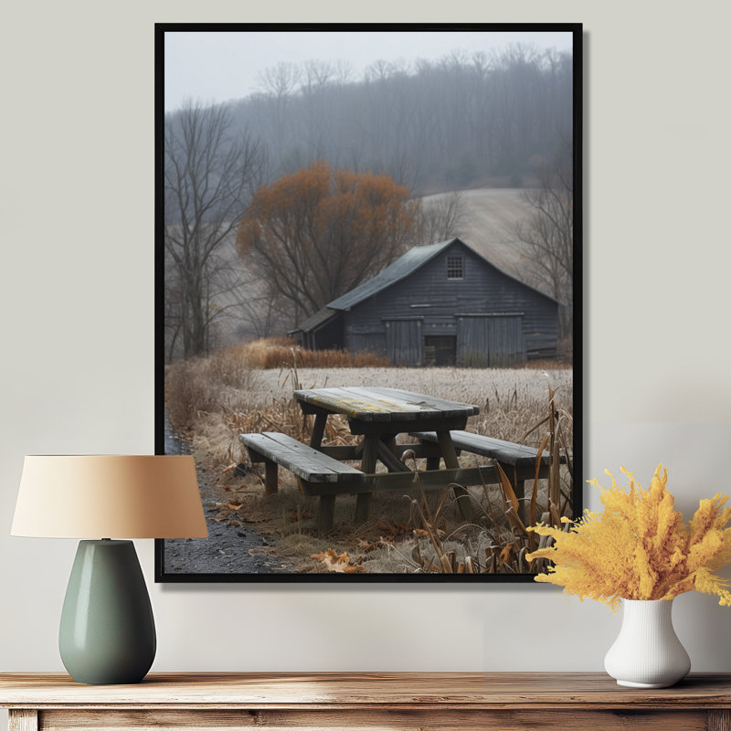 «Grey Bench Winter Country Charm Barn» - reproduction d'art murale grange, Toile avec cadre flottant noir