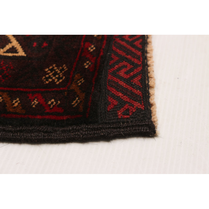 Tapis noir Teimani 4 pi 4 po x 6 pi 8 po