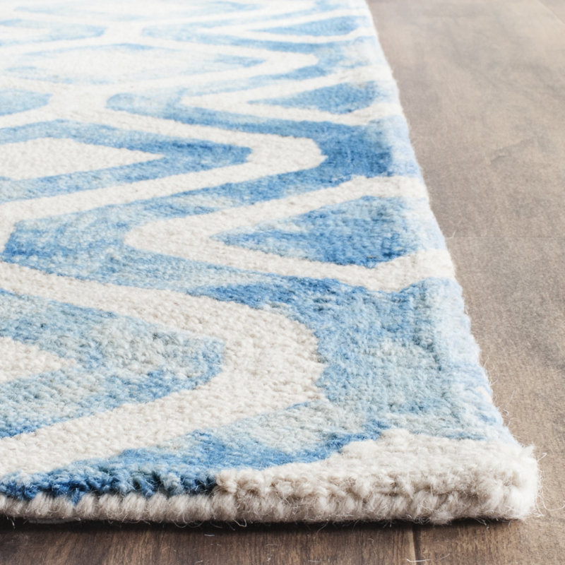 Tapis en laine et coton ivoire et bleu à motif géométrique touffeté à la main Bryauna, Carré 7 pi