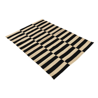 Tapis noir et blanc 3x5 Petrella