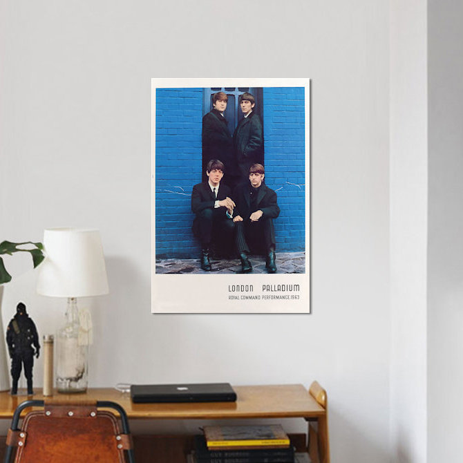 «The Beatles» par Royal Days, H 24 po x l 16 po x P 1 po, Black Framed Paper, Blanc