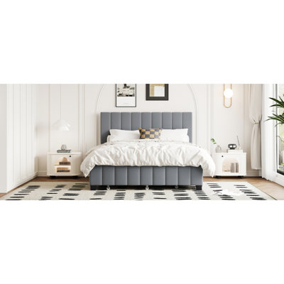 Grand lit plateforme avec revêtement gris. 2 tiroirs et lit gigogne simple TG Fabrication en bois robuste. Aucun sommier tapissier requis pour le confort et la tête de lit. Stable pour optimiser l'espace dans la chambre à coucher