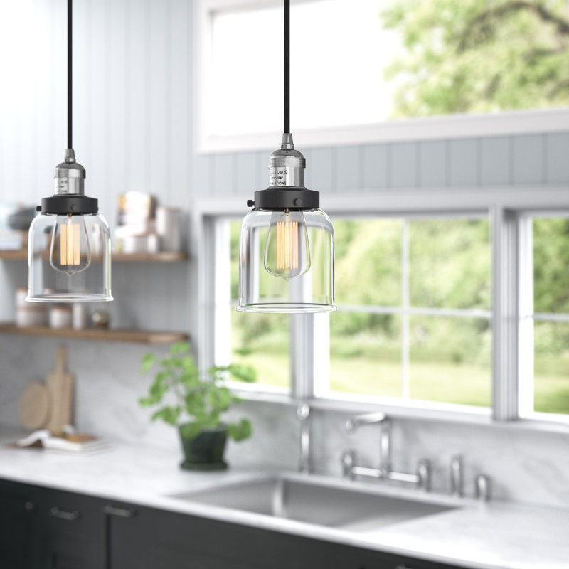 Luminaire suspendu en forme de cloche à 1 lumière Clara, Nickel poli et décorations noir mat, Transparent