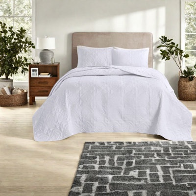 Luxurious White Bedding Sets, Polyester King Size, Transitional Design
