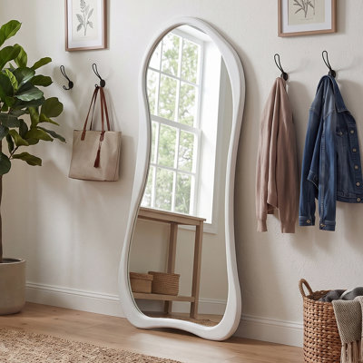 Miroir sur pied organique ondulé et irrégulier, cadre incurvé blanc éclatant