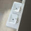 Meuble-lavabo flottant mural de 60 po avec double lavabo blanc intégré, tiroirs à fermeture en douceur, armoire grise, comptoir à motif de marbre, bords arrondis