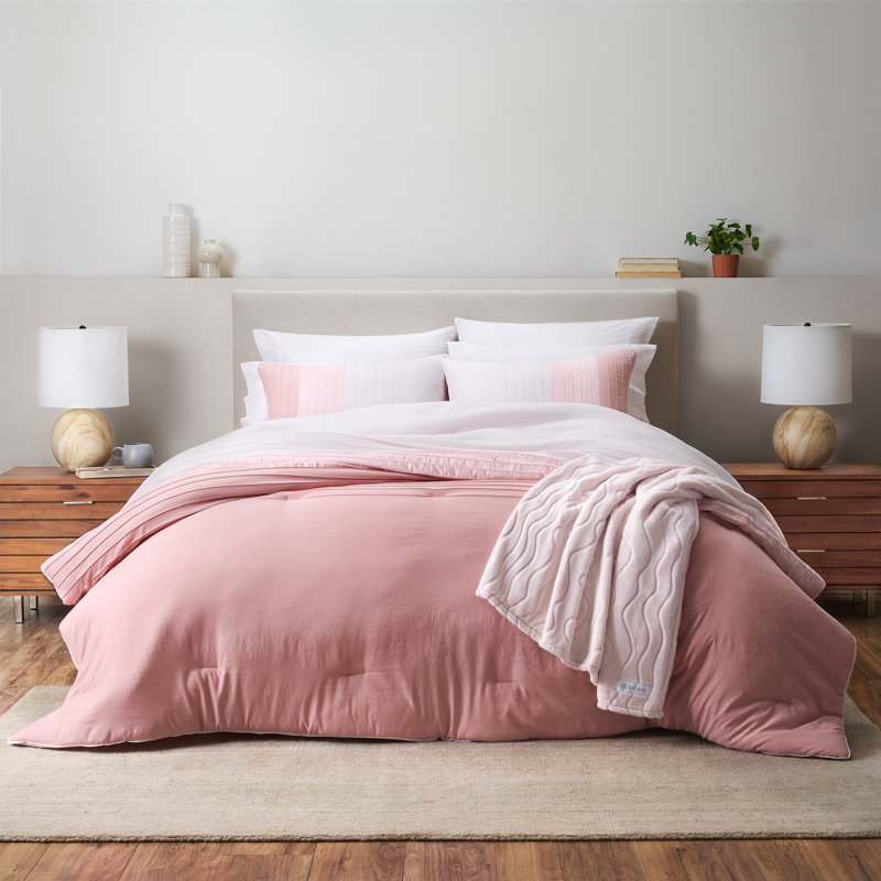 GAIAM Microfiber Soft & Lightweight Percale Comforter Set, Queen Comforter + 2 Shams, Pink