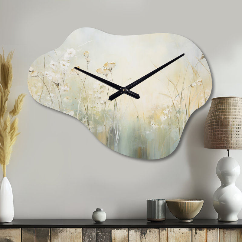 «Green Beige Serene Meadows I - Cloud Botanicals», horloge murale, Petit