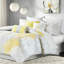 Très grand lit, édredon en coton imprimé taupe gris / jaune avec 2 taies décoratives gris / jaune-121159247