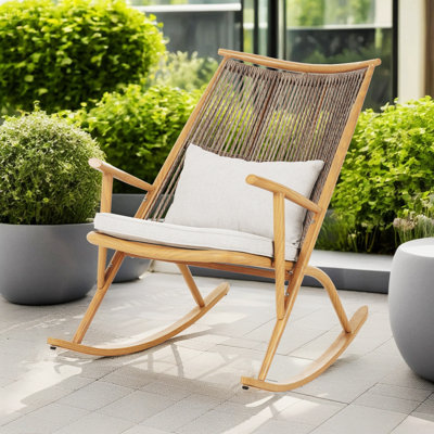 Chaise berçante d'extérieur en rotin avec structure en fer et coussins Cianciulli