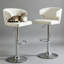 Ensemble de 2 tabourets de bar rotatifs modernes réglables avec dossier - Chaises pivotantes en cuir de polyuréthane pour comptoir de bar de cuisine et salle à manger, hauteur réglable, base chromée robuste, supporte 300 lb chacune - Blanc-131268722-131268727