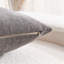 Housse de coussin en chenille flammée douce et texturée-111634249-111634250