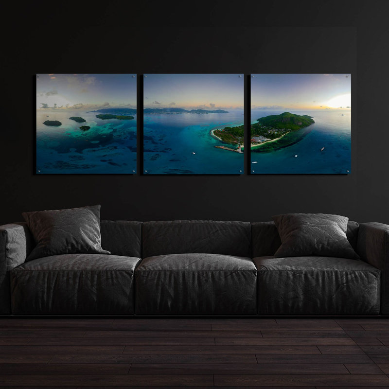«Seychelles - Mahe from the Sky» par Epic Portfolio, art mural en verre acrylique, ensemble de 3 pièces, H 36 po x l 108 po