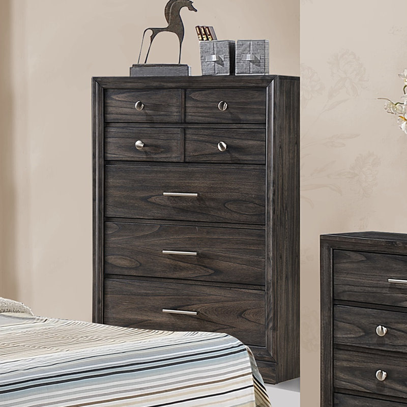 Commode à tiroirs contemporaine avec boutons de rangement en métal