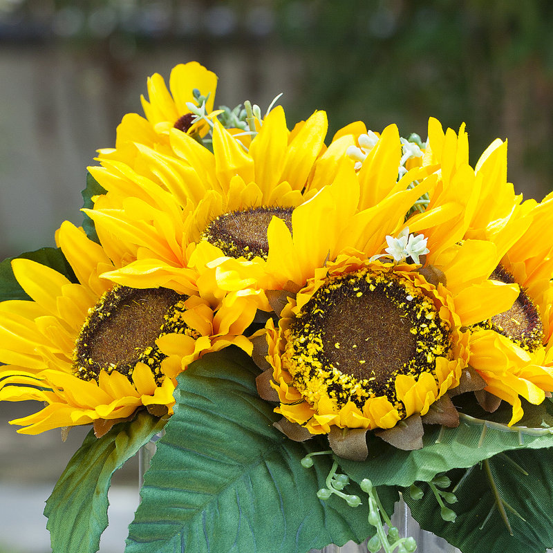 Centre de table tournesol dans un vase