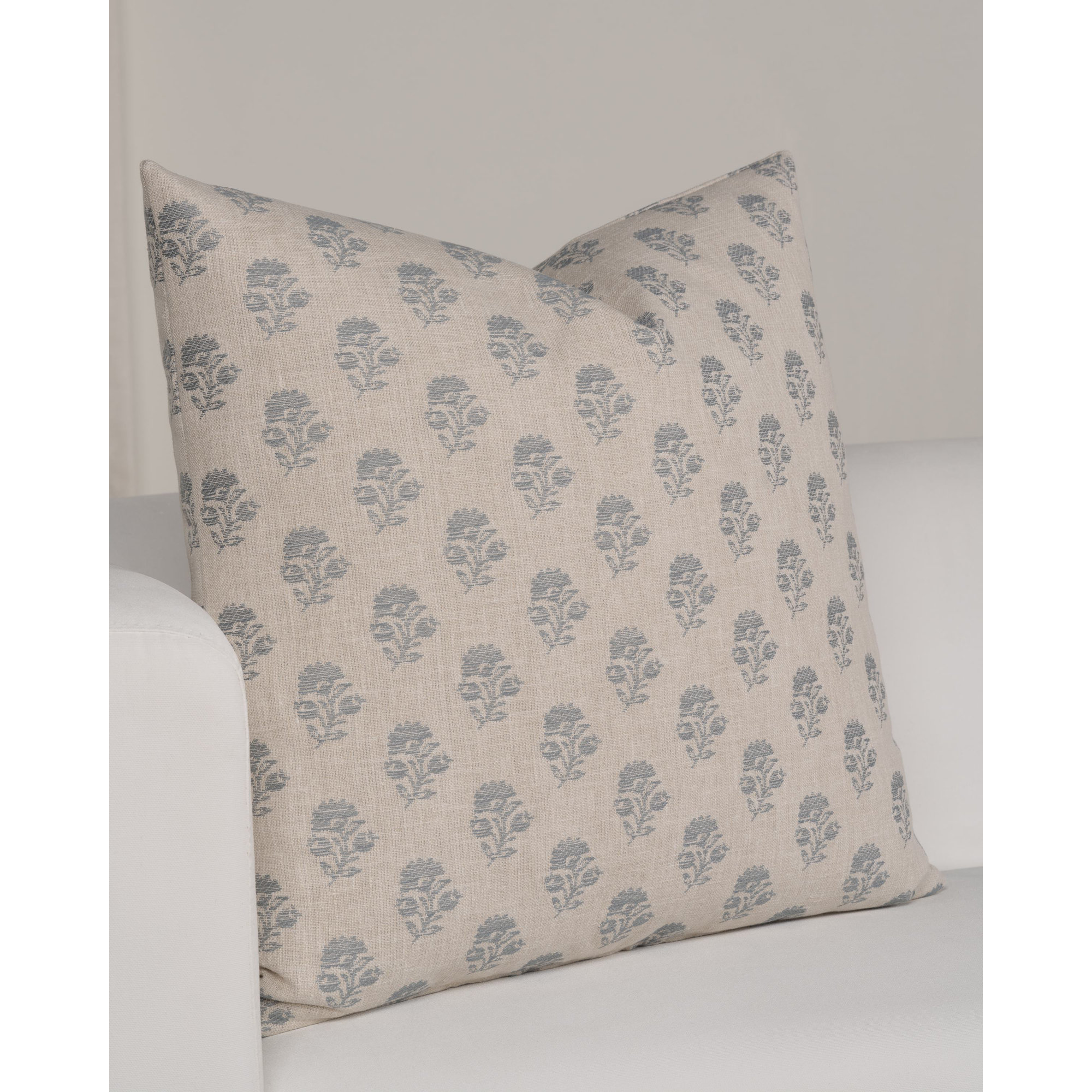 Hamachi Polyester Throw Square Pillow Cover & Insert, Square 26", Feather, Blue Floral 2