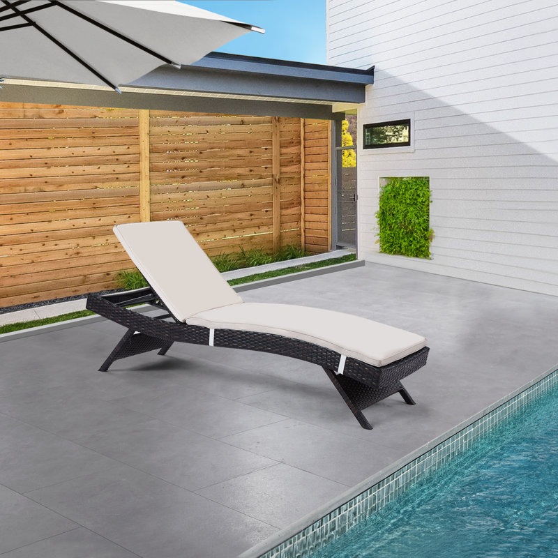 Outdoor Chaise Lounge (Set Of 1) With Cushion
