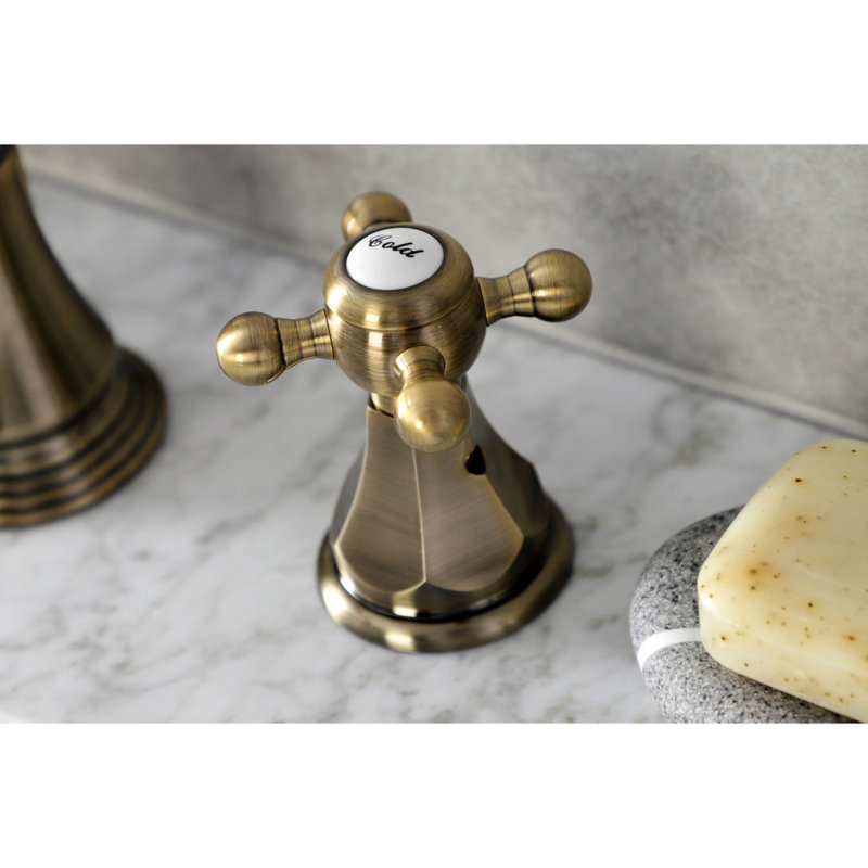 Robinet de salle de bain espacé à deux poignées à 3 poignées avec bonde escamotable Kingston Brass Metropolitan