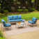 Ensemble de mobilier d'extérieur en osier rétro avec coussins bleus et table basse