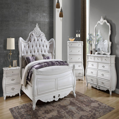 Modern Style 5-Drawer Chest Made With Wood