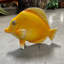 Statue poisson jaune