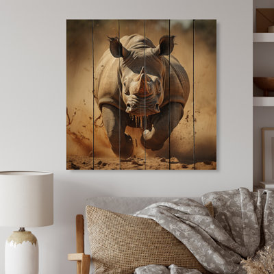 Rhinocéros africain qui court sur bois