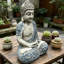 Sculpture de jardin bouddha méditant | Statue en résine résistante aux intempéries avec détails de robe florale pour patio ou jardin zen