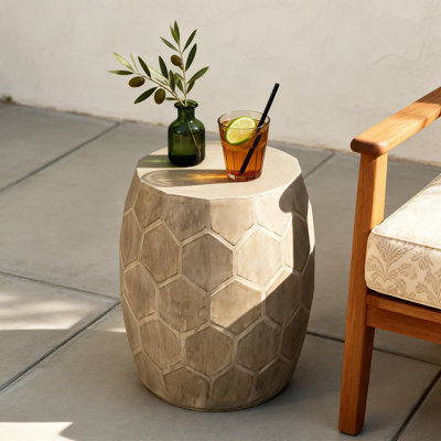 Table d'appoint d'extérieur en béton léger avec motif en nid d'abeille, sans assemblage