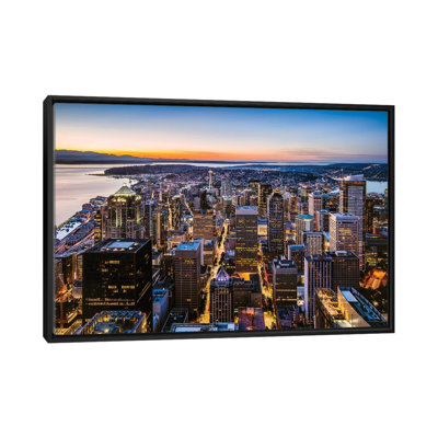 «Skyline and Downtown at Dusk, Seattle, USA» par Matteo Colombo - reproduction d'art sur toile tendue