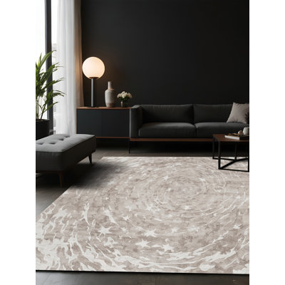 Tapis gris soyeux et moelleux