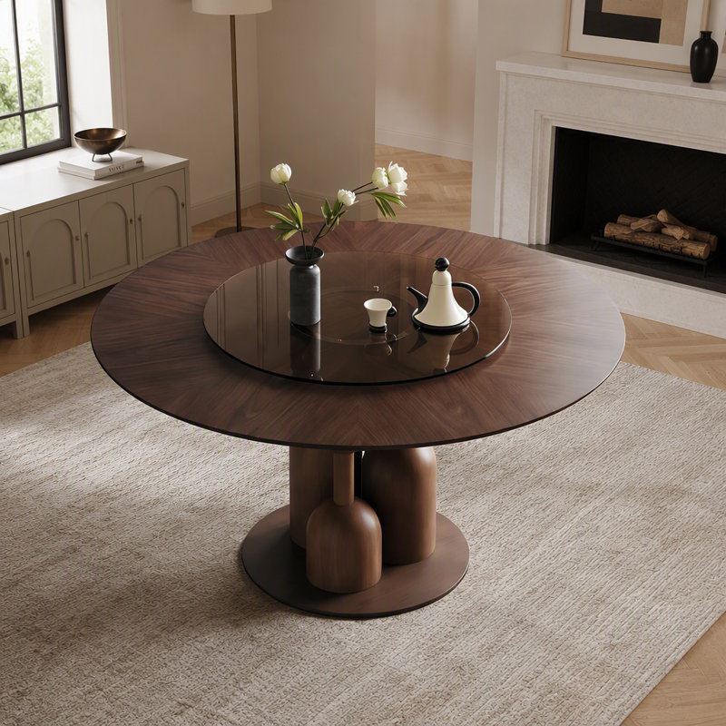 Table de salle à manger ronde Wabi-Sabi en chêne naturel de 150 cm avec plateau tournant en verre trempé de 89 cm, fabriquée à la main pour une esthétique et une fonctionnalité modernes.