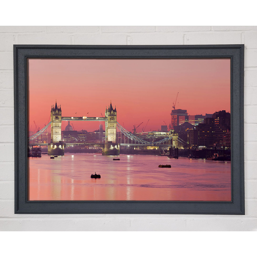 Pink Nights Through The Tower Bridge - Einzelne Bilderrahmen Kunstdrucke